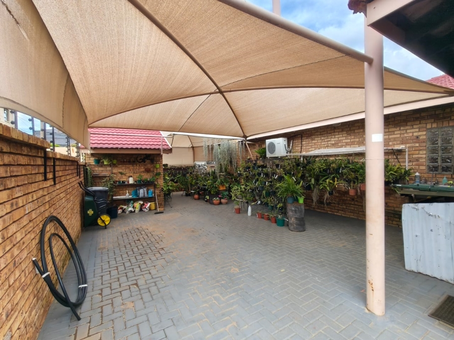 3 Bedroom Property for Sale in Safari Gardens North West